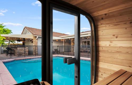 Luxe 4BR Waterfront w Htd Pool 5min to Beach - Foto 15