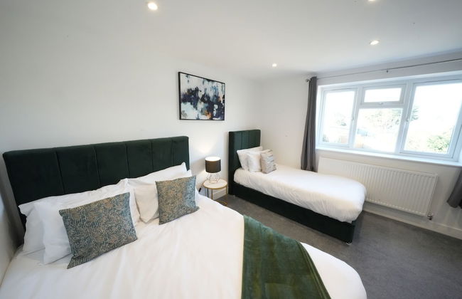 Heathrow Charge and Go - Photo 26