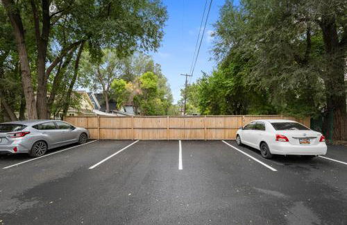 Light-Filled Modern Flat Near 25th Street Fun - Photo 34