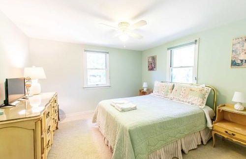 Spacious Home w Finished Game Room - Foto 13