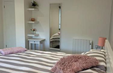 Sunny Corner - lovely 2 bedroom appt - Foto 10
