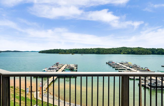 Luxury Lakehouse - Photo 64