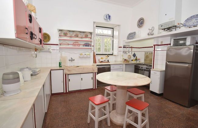 Sprawling Villa Near Alenquer - Photo 12