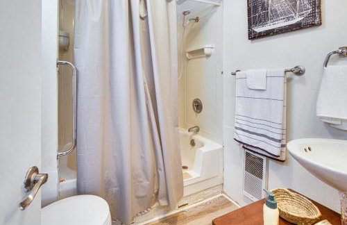 Riverfront Topsham Home about 28 Mi to Portland! - Foto 17