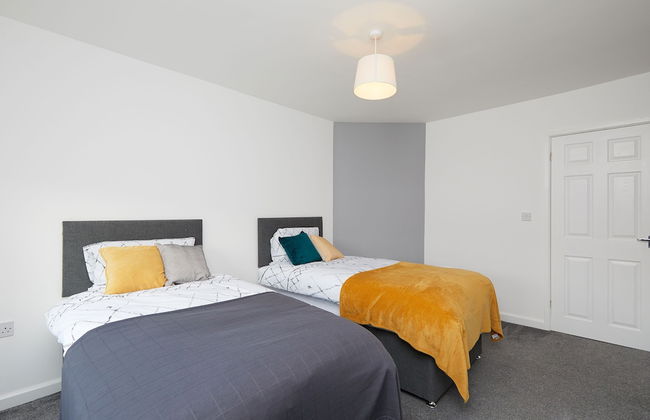 2 Bed Derby House- Parking - Rolls Royce - Foto 4