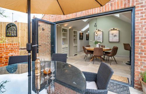 Knyvetts sleeps 6, 3 double beds, pretty garden - Foto 17