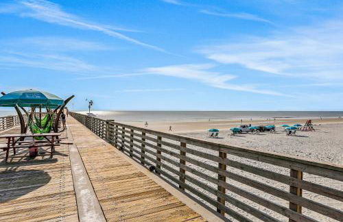 Newly-built 2-story home near the ocean with patio, washer/dryer, streaming - Photo 34