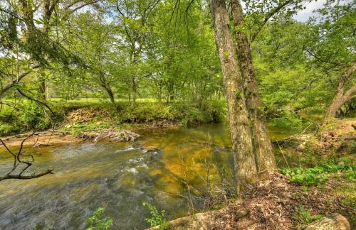 Bear Naked Hideaway - Relax in the hot tub with sounds from the nearby creek - Foto 50