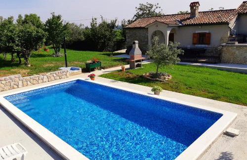 Holiday house with a swimming pool Cepic, Central Istria - Sredisnja Istra - 7404 - Foto 1