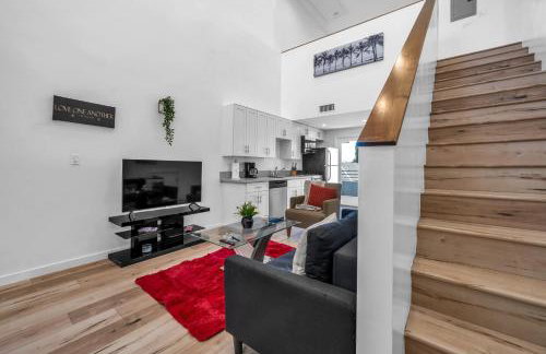 Modern Chic Loft In Hollywood-Koreatown With Parking - Photo 7