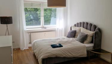 Quiet Family Apartment - 10 min to Center & Oktoberfest - Free Parking - near Nymphenburg Palace & Botanical garden - Photo 5
