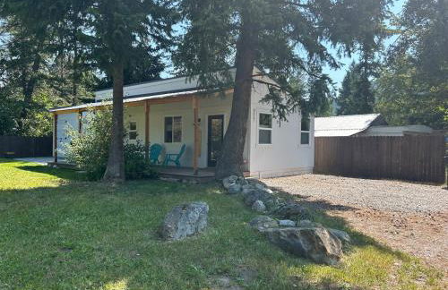 Hidden Gem Cabin in Hungry Horse, Firepit, Close to Glacier - Photo 14