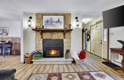 Serenity and Fun all in one in this Cozy Pocono Cabin - Foto 2