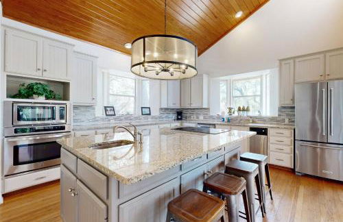 Regal Riverfront Retreat - Foto 10