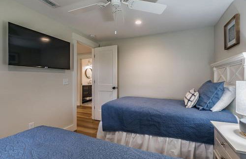 Newly Renovated LowCountry Cottage with Marsh Views - Sleeps 6 - Foto 35