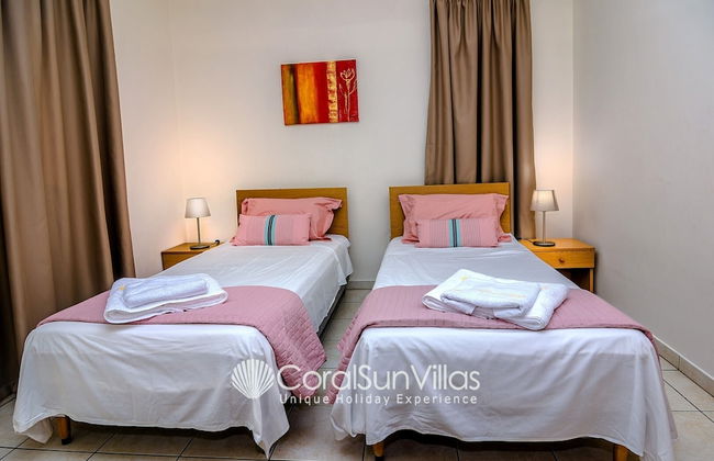 Large Pool & Garden, Billiard, Peaceful Area, Near to the Sea, Coral Bay Paphos - Foto 8