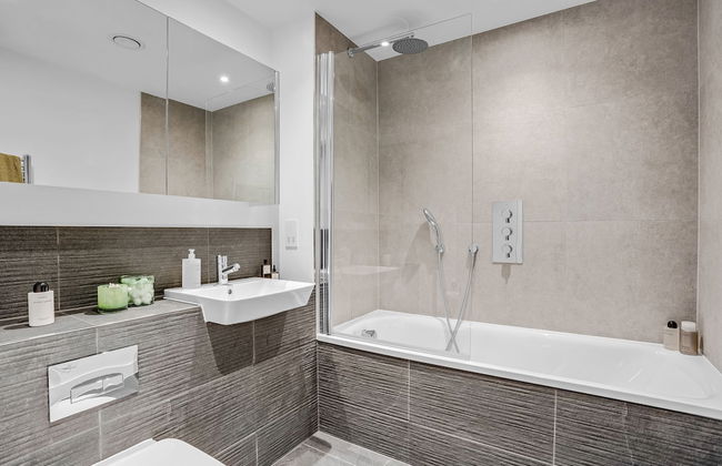 Stunning Two-bedroom Apartment With a Balcony - Foto 22