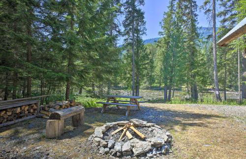 Expansive Moyie Riverfront Cabin - Pets Welcome! - Foto 2