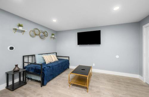 Hip & Quirky Montrose Flat with Pool Access & Parking - Foto 9