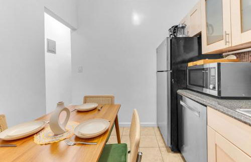 Inviting 2Bd Upper East Side Stay with Backyard - Foto 6