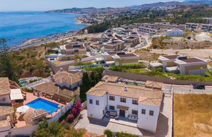 Dream beach-side villa with sea views & close to golf - Photo 75