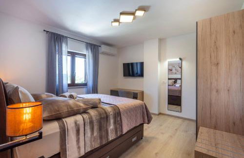 Luxurious new apartment with pool - Foto 45