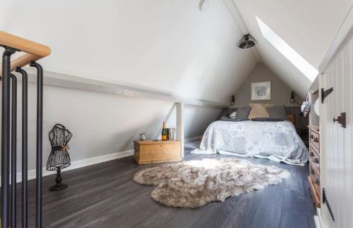 Luxury New Forest Barn, ideal for couples - Photo 18