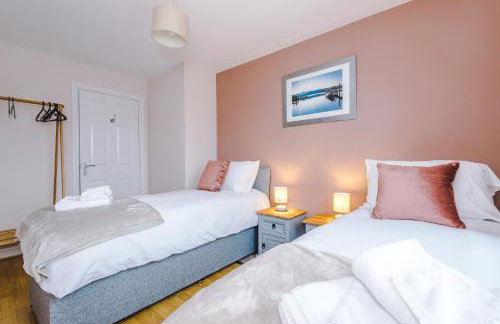 Relaxing 3 Bedroom Chester Home with garden - Photo 47