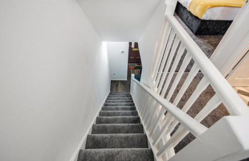 Lovely House in Dagenham / Barking with free parking, WiFi & Garden - Foto 23