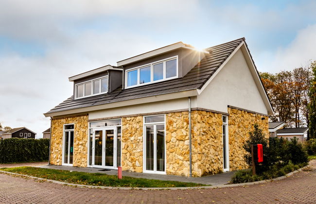 6 bedroom House in Bemelen with swimming pool and garden - Photo 1