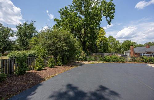 Harrisonburg Hidden Gem Across from JMU & Hotspots - Foto 54