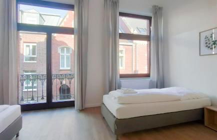 Tolstov Apartments - City Apartments with 2 , 3 and 6 Rooms - 15 Min to Messe DUS and Old Town DUS - Foto 8