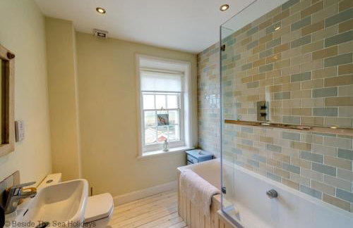 Coastguards Lantern - Photo 20