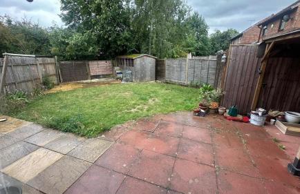 3-Bed Family Home in Furzton, Near Lake & Parking - Photo 19