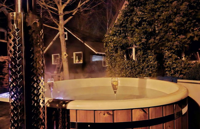 Atelier House With hot tub - Photo 21