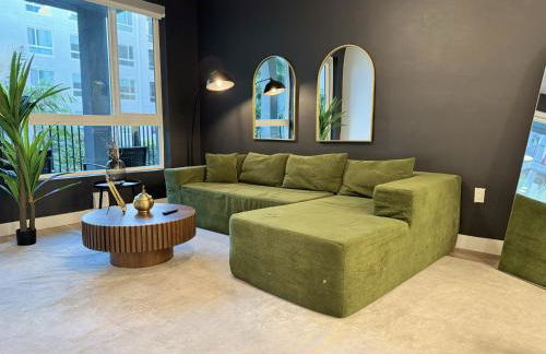 Luxe Deco Haven with Pool, Gym & Parking Close to Disneyland - Foto 62