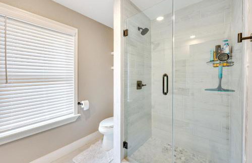 Deck and Views Spacious Lake House Escape - Foto 15