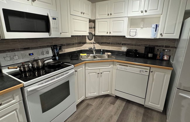 MainFloorCondo CozyFurnished Independent - Photo 12