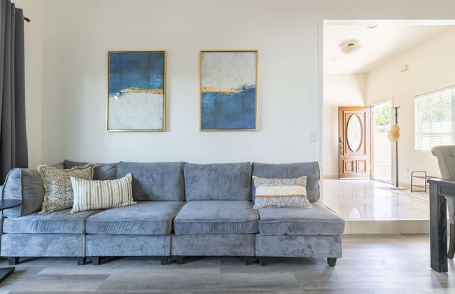 Elegant Retreat Modern Comforts, Prime Location - Photo 1