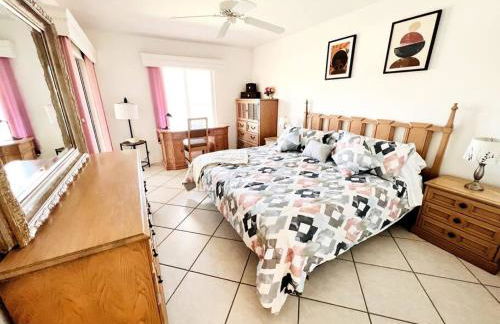 Waterfront Home With Heated Pool/Jacuzzi and only 1mile to beach - Foto 16