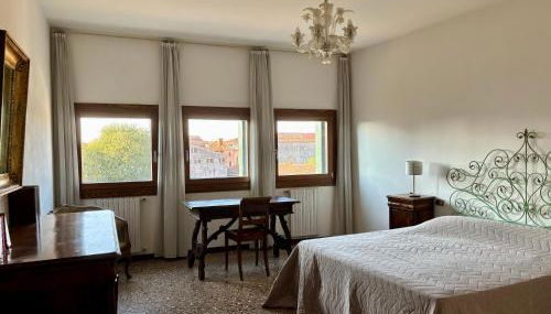 Large Three-bedroom Apartment with Canal View in Cannaregio - Foto 4