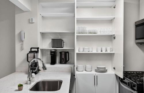 FiDi 1 BR w Work Setup by Anyplace - 11729 - Foto 8