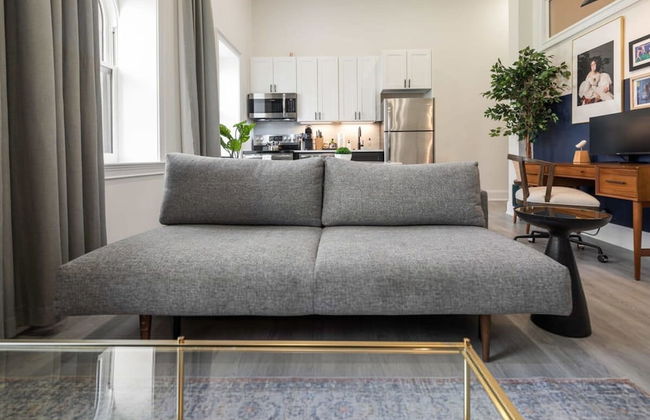 Sosuite Penthouse 1BR Apt w Arch Windows W D - Photo 10