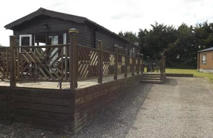 Spacious 3 Bedroom Cabin at Avonvale Holiday Lodge - Photo 2