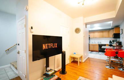 Stylish 5BR DC Retreat Backyard Free Parking - Foto 8