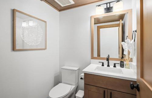 Luxury 6 BR Mansion w Water Views & Walk to Beach - Foto 21