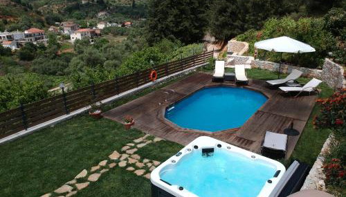 Ampelos Cretan Villa - Private Pool & Heated Ozone Jacuzzi - Foto 2