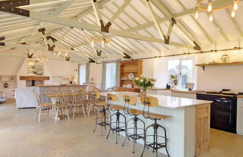 Shires Barn Farmhouse - Westbourne - Photo 1