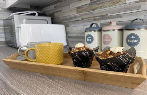 Beautiful & Spacious with 2 Free Parking Spaces - SRK Accommodation - Photo 4