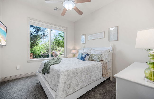 Poolside Retreat Directly Across From Pool! - Foto 3